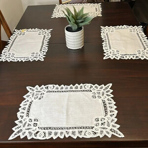 Set of 4 Linen/Cotton  White Battenberg Lace Placemats and Napkins